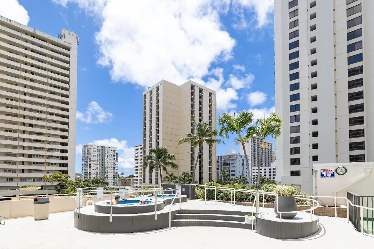 Waikiki Banyan: Diamond Head And Ocean View Condo! Honolulu