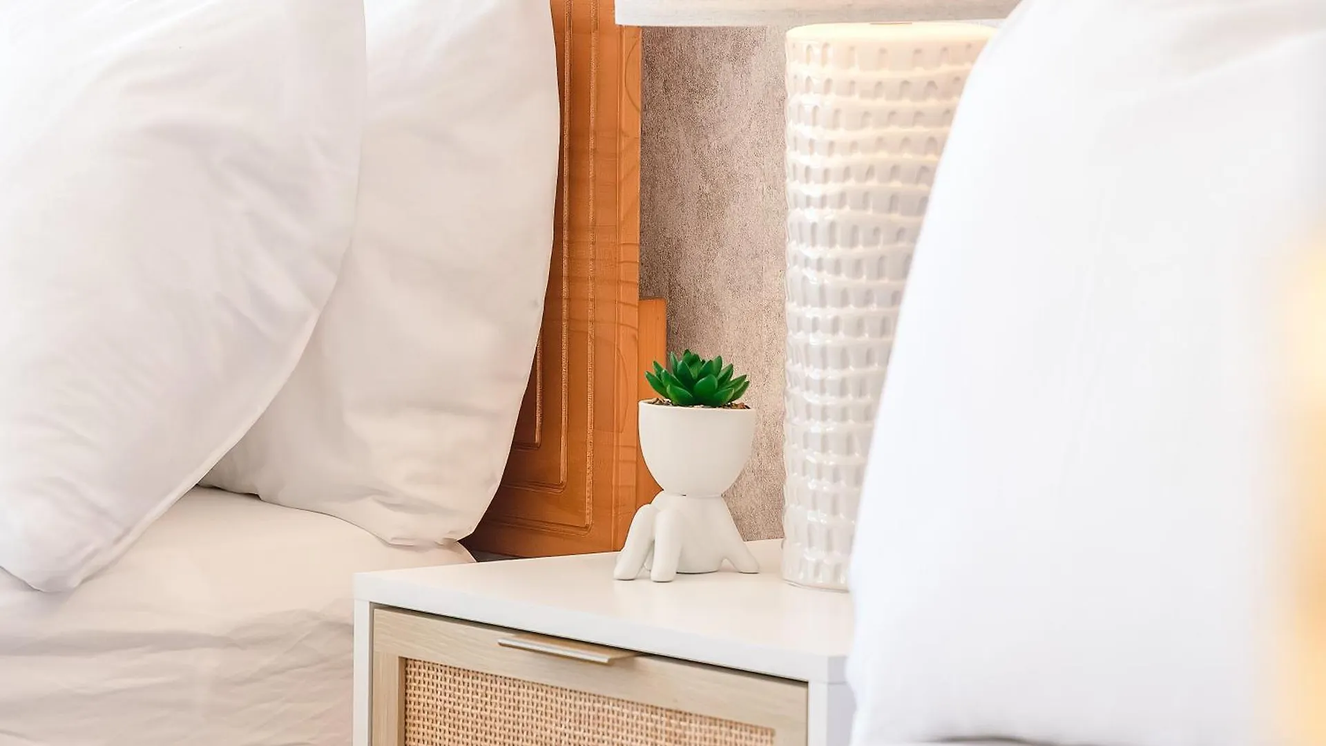 Waikiki Banyan: Diamond Head And Ocean View Condo! Honolulu