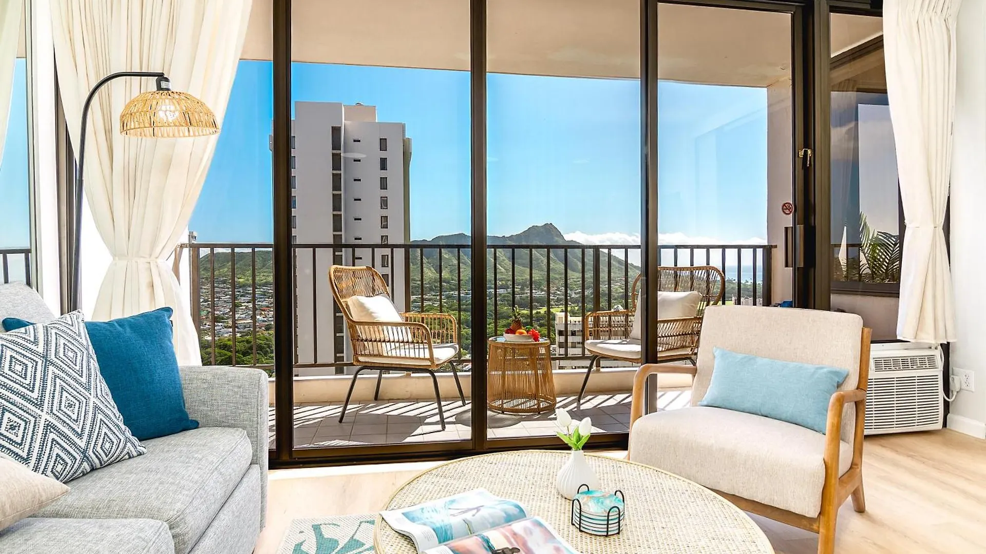 Apartment Waikiki Banyan: Diamond Head And Ocean View Condo! Honolulu