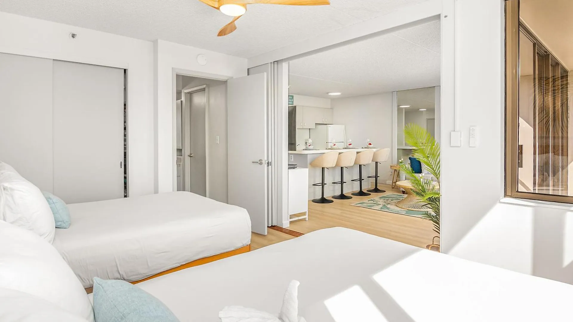 Apartment Waikiki Banyan: Diamond Head And Ocean View Condo! Honolulu