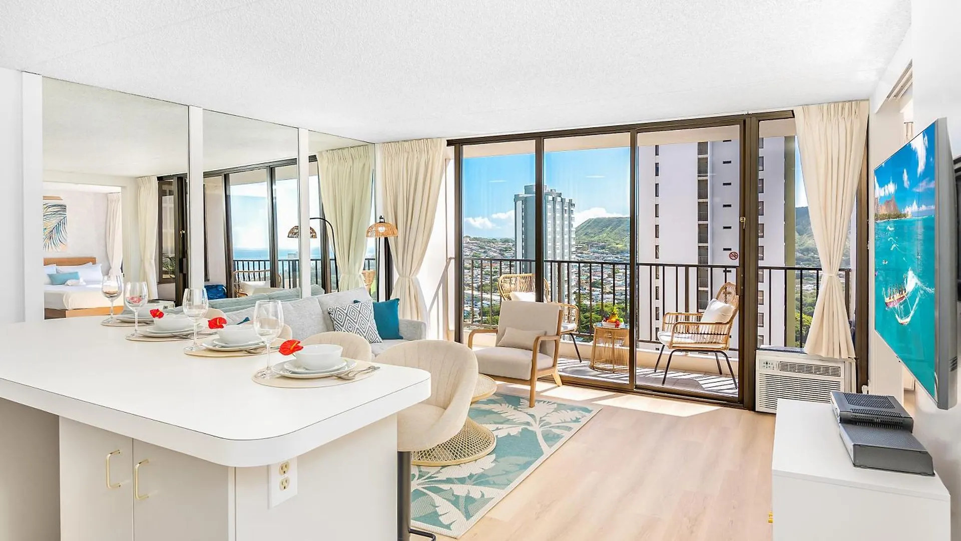 Apartment Waikiki Banyan: Diamond Head And Ocean View Condo! Honolulu