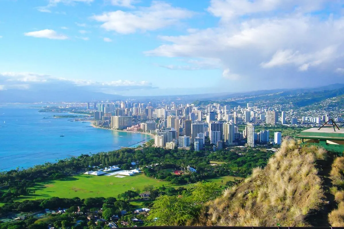 Waikiki Banyan: Diamond Head And Ocean View Condo! Honolulu Apartment