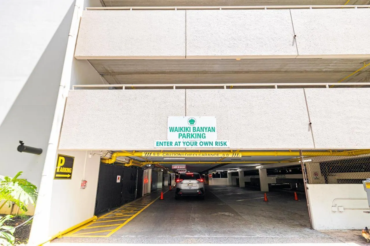 Waikiki Banyan: Diamond Head And Ocean View Condo! ホノルル アパート