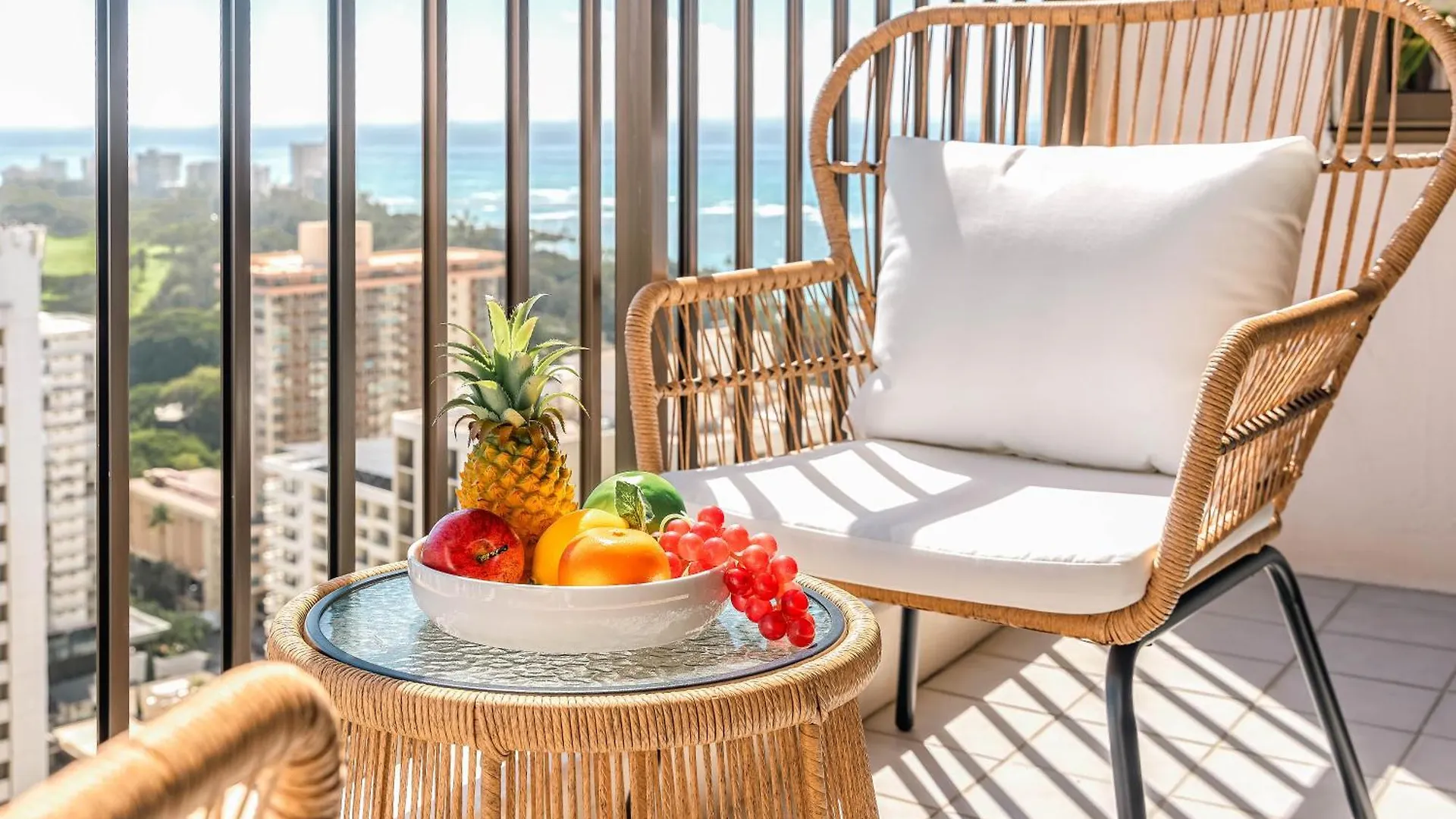 Waikiki Banyan: Diamond Head And Ocean View Condo! ホノルル 0*,  米国