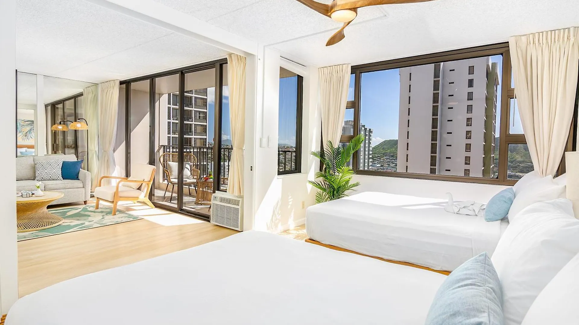 Waikiki Banyan: Diamond Head And Ocean View Condo! ホノルル アパート