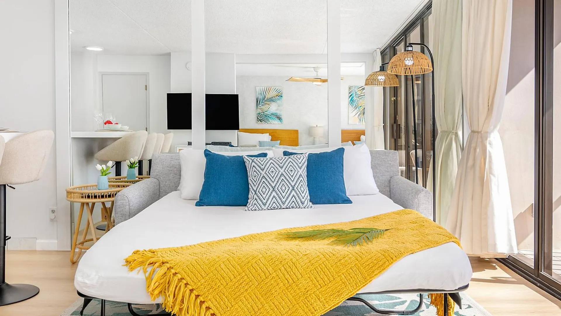 Waikiki Banyan: Diamond Head And Ocean View Condo! ホノルル アパート