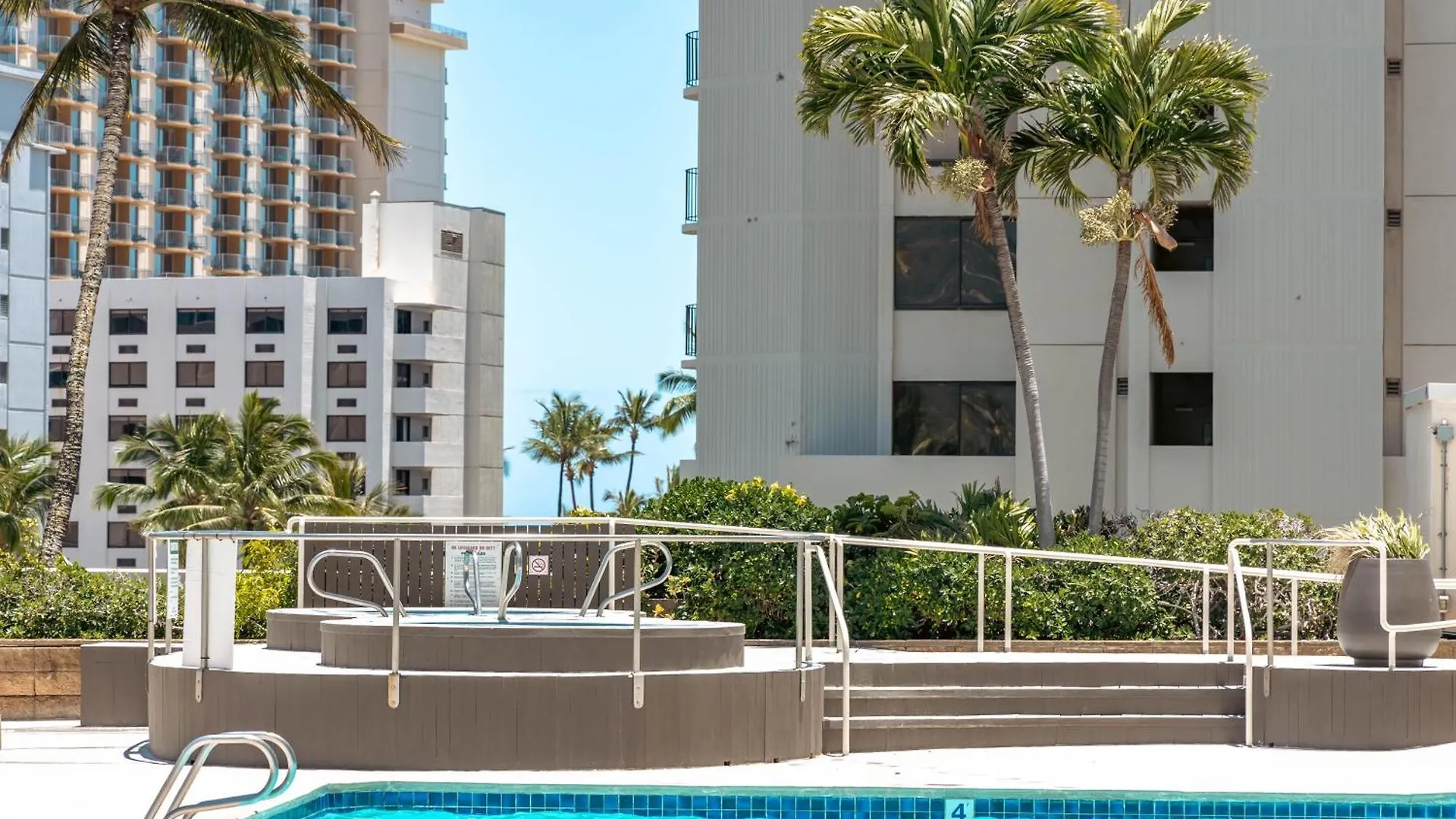 Waikiki Banyan: Diamond Head And Ocean View Condo! ホノルル 0*,  米国