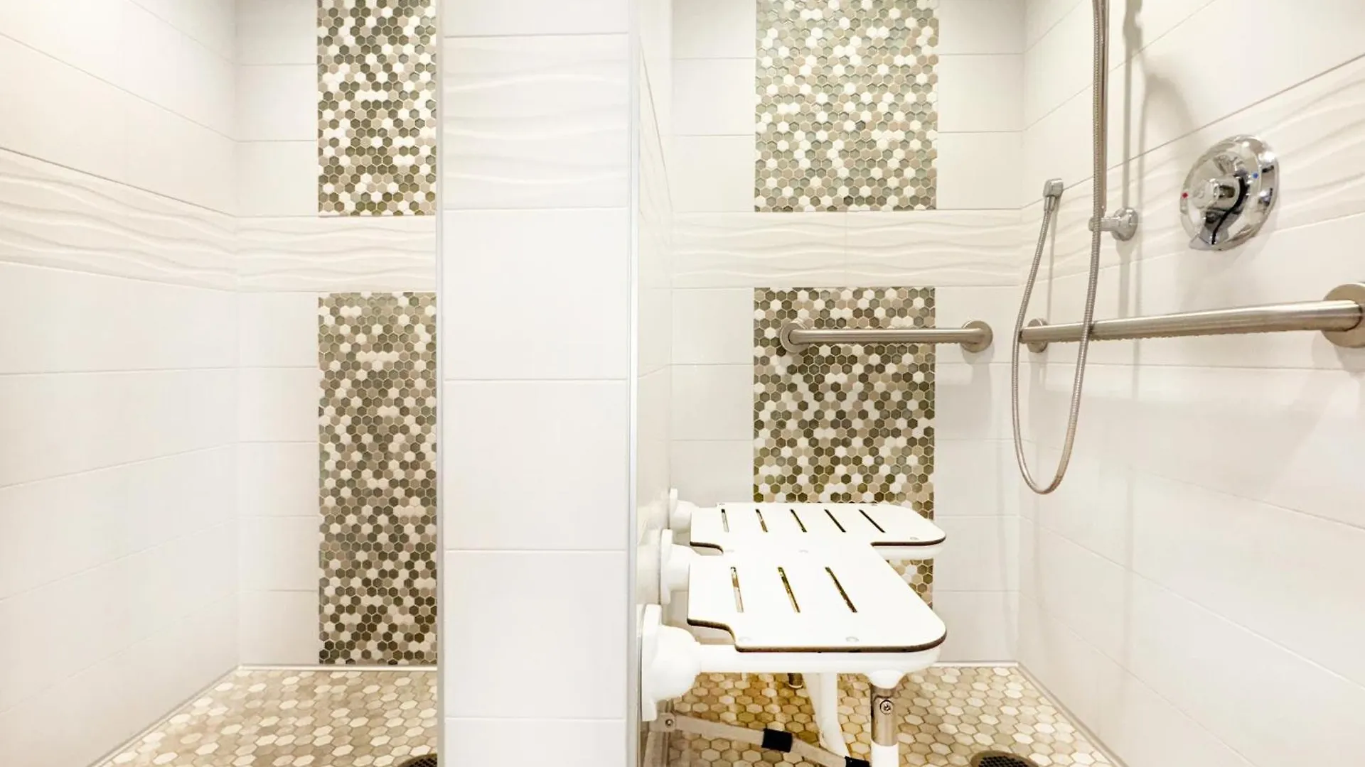 Waikiki Banyan: Diamond Head And Ocean View Condo! ホノルル アパート