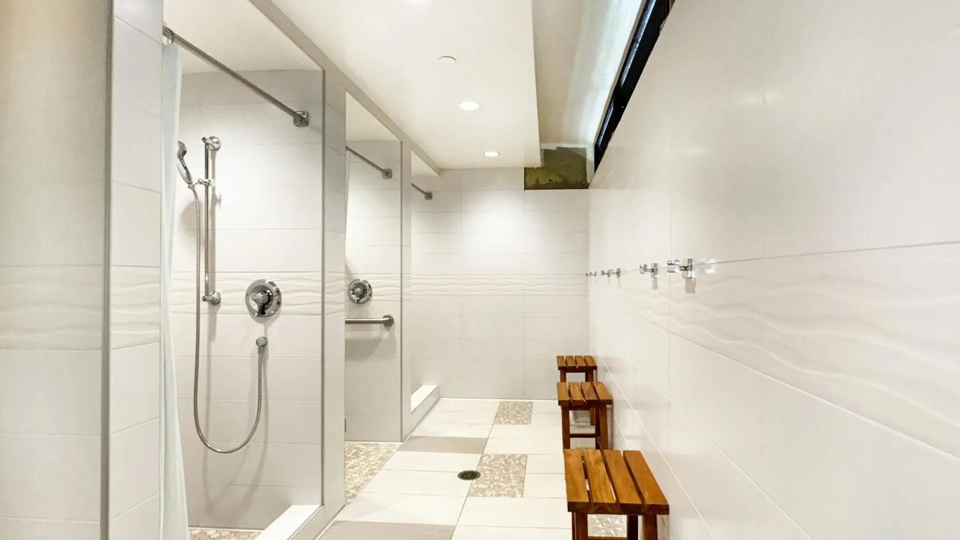 Waikiki Banyan: Diamond Head And Ocean View Condo! ホノルル