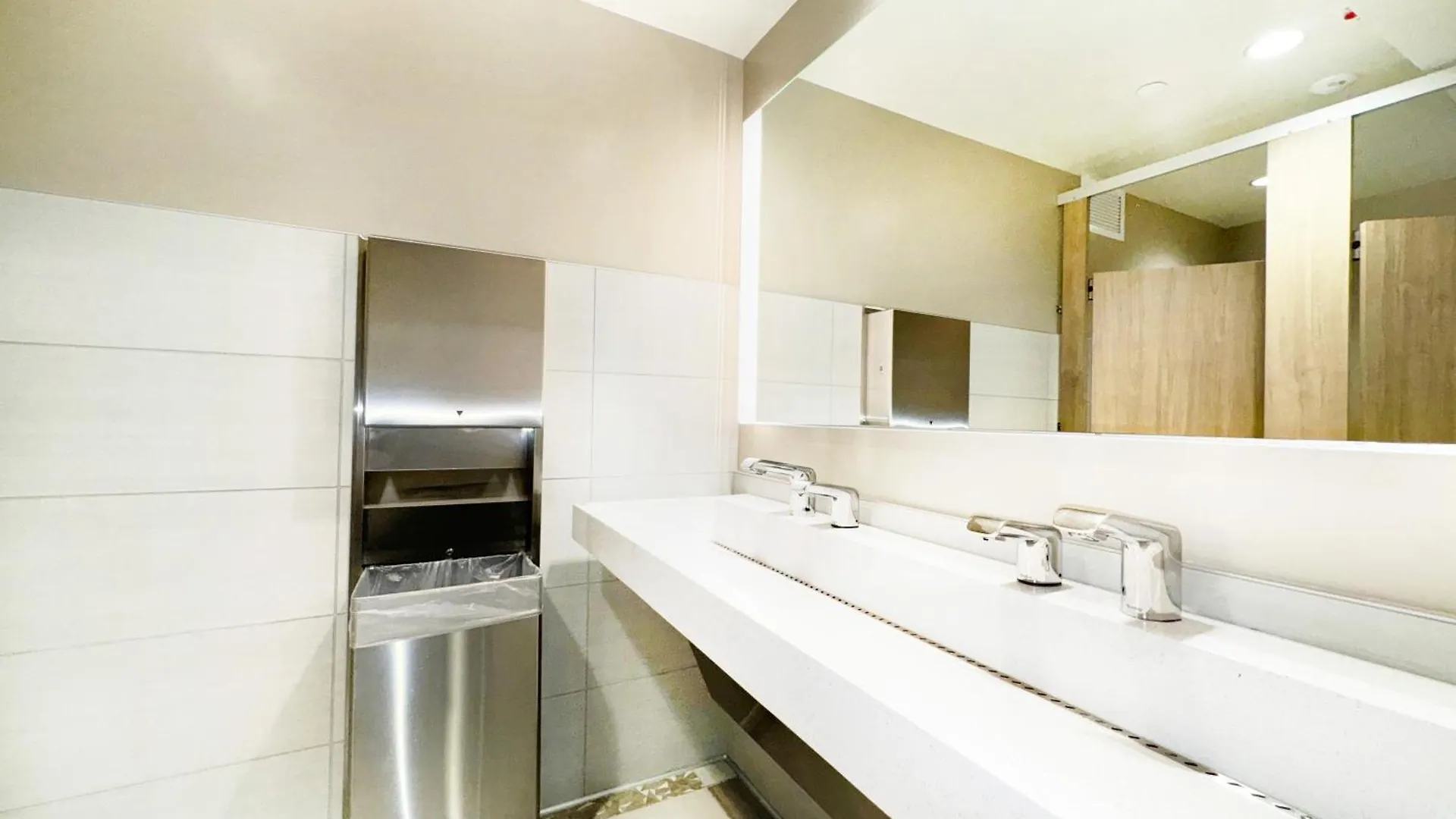 Waikiki Banyan: Diamond Head And Ocean View Condo! ホノルル